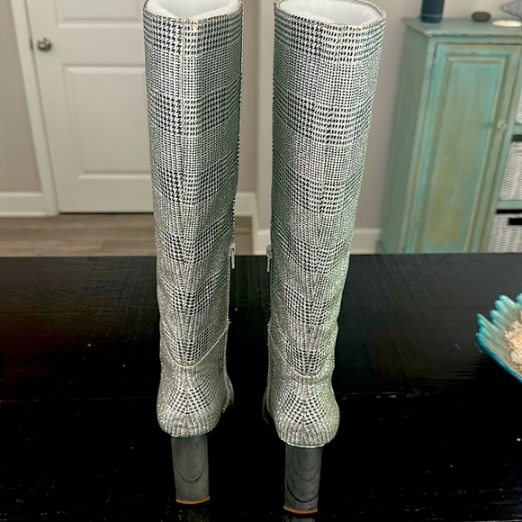 Brand new. No box. Size 8.5
Approx. 3.74" metallic heel - Picture 5 of 5